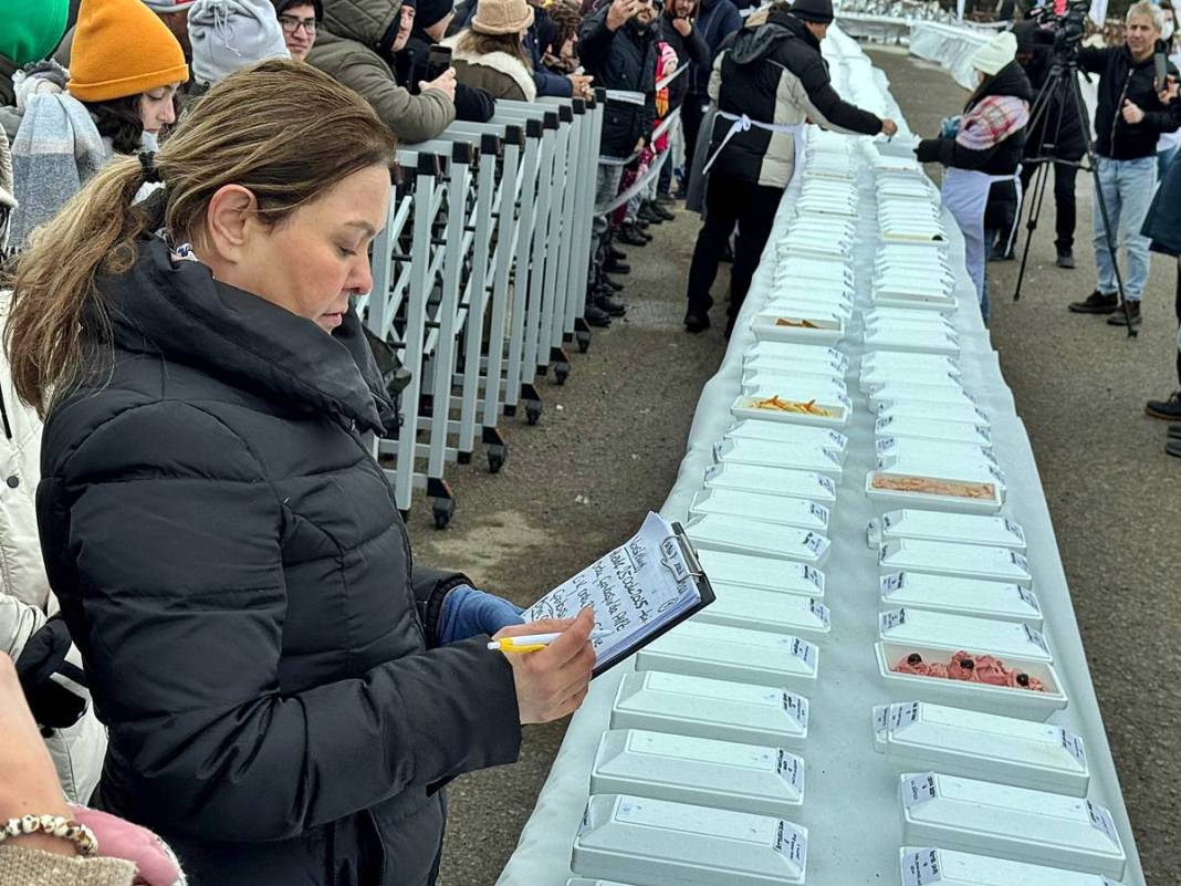 Dünyanın en fazla çeşidi olan dondurması hayrete düşürdü! Guinness Rekorlar Kitabı'na adını yazdırdı 2